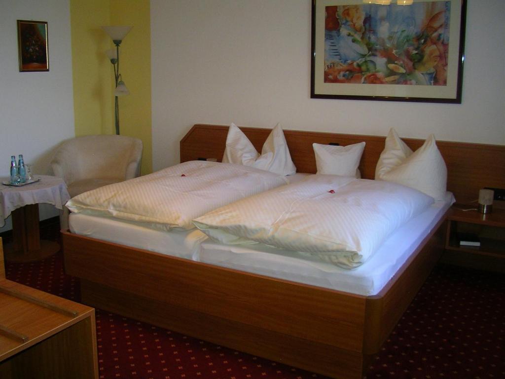 Hotel Landgasthof Kranz Huefingen Room photo